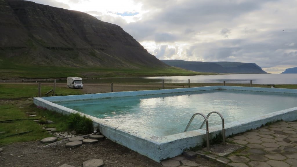 Sundlaugin í Reykjafirði, inn af Arnarfirði
