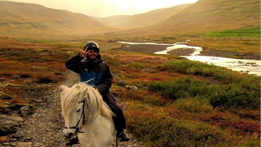 horseback riding in Heydalur